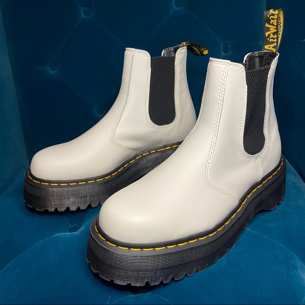 NIB Doc Martens white smooth leather platform 2976 quad chelsea boot - Picture 10 of 14